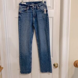 GAP 90’S LOOSE MID RISE JEANS. SIZE 25/0. MEDIUM INDIGO COLOR. NEW!